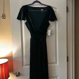 DKNY flutter sleeve wrap dress in green velvet size 14 Holiday Sparkle!